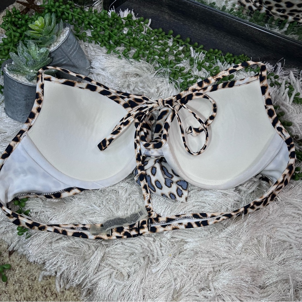 💙2/$40💙PINK Victoria's Secret Leopard Printed Ruffle Halter Bikini Top Size L - Picture 10 of 16